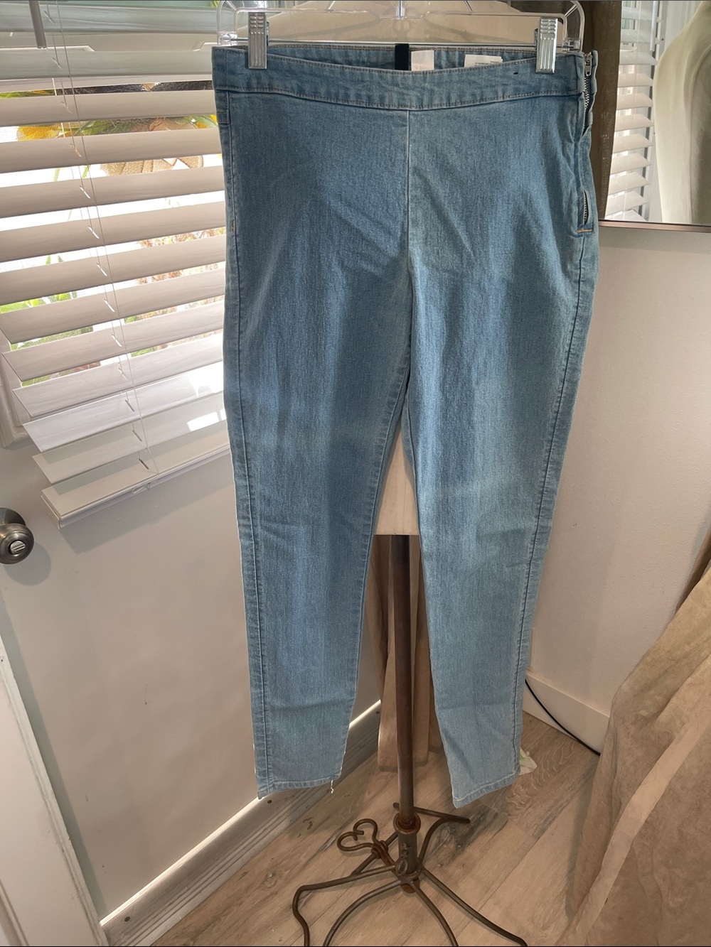 Divided women’s pencil jean in ligh blue